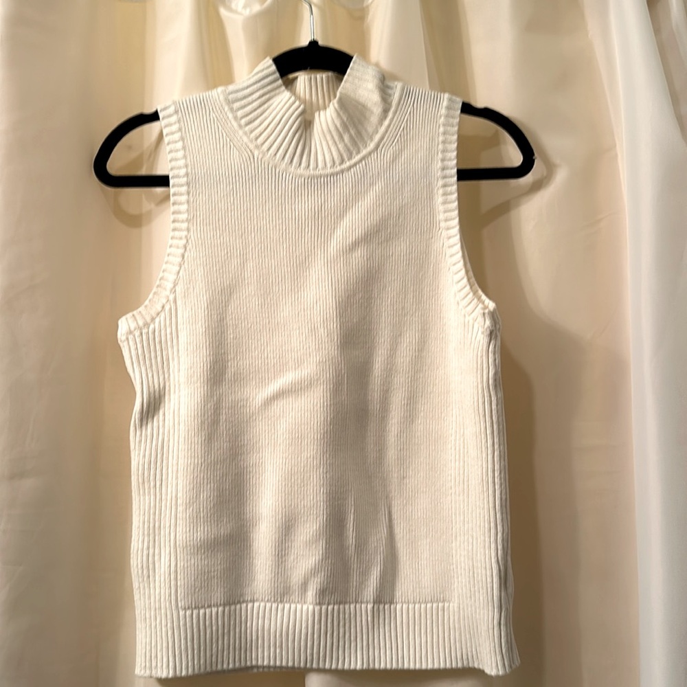 Sweater shell from Gap. Versatile to work in all seasons.